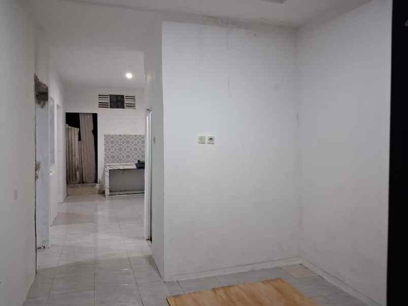 dijual rumah tembalang