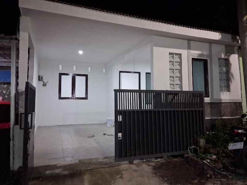dijual rumah tembalang