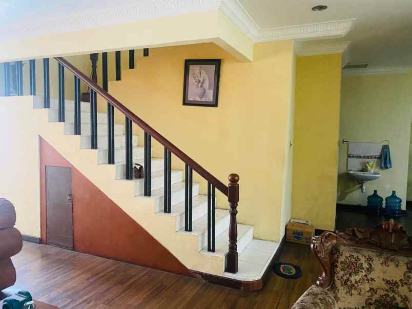 dijual rumah tinggal 2 lantai komplek royal sumatera