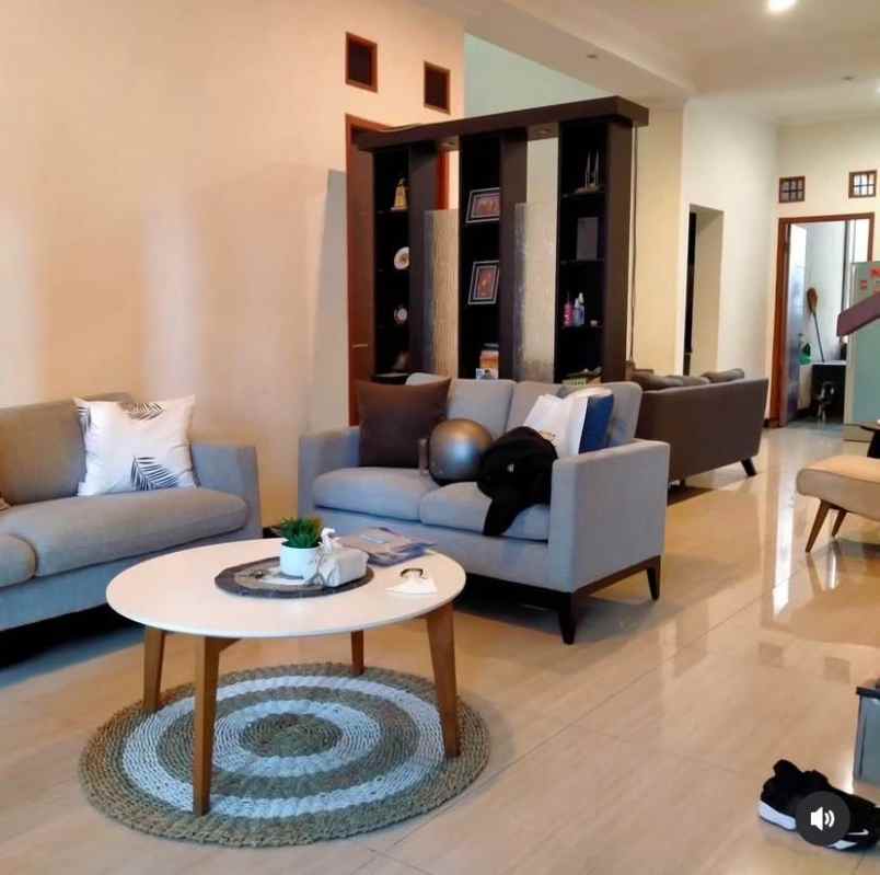 dijual rumah villa asri padasuka