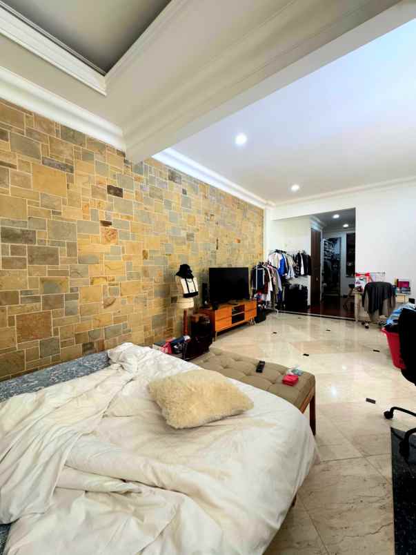 dijual rumah villa cinere mas