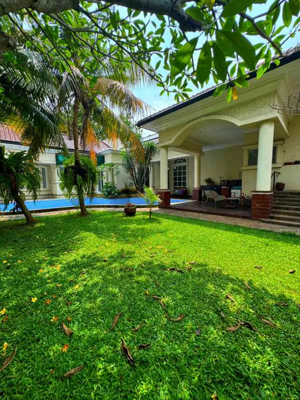 dijual rumah villa cinere mas