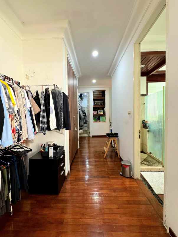 dijual rumah villa cinere mas