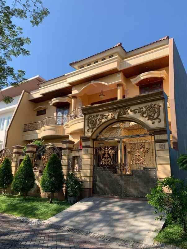 dijual rumah villa royal pakuwon city surabaya timur