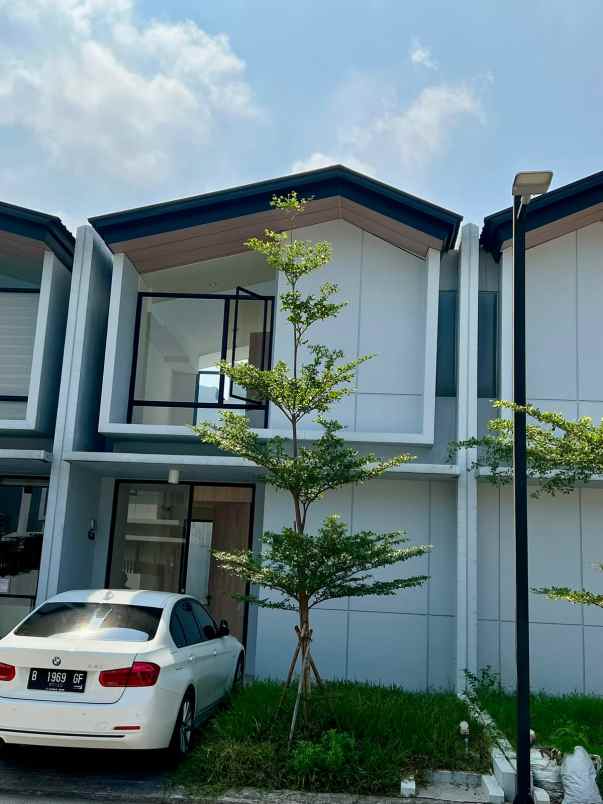 dijual rumah waterfront estate lippo cikarang selatan