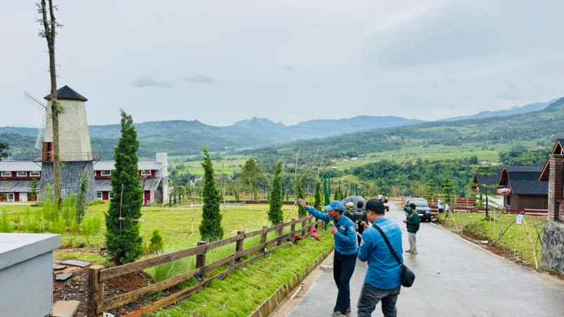 dijual tanah jalan raya puncak dua