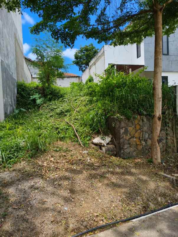dijual tanah komplek besar dan adem