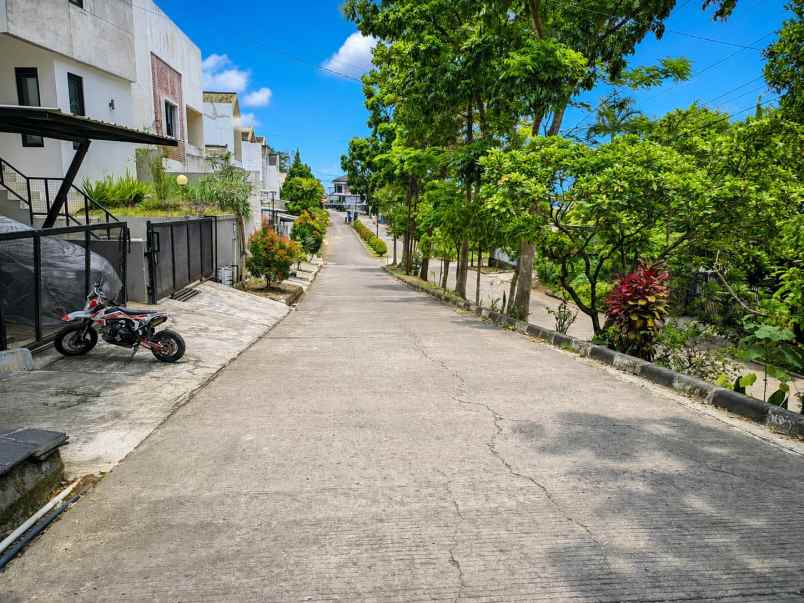 dijual tanah komplek besar dan adem