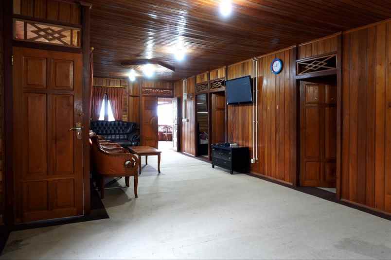 dijual villa cisarua