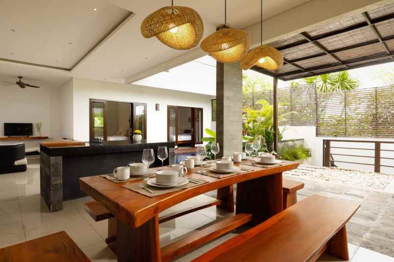 dijual villa jalan dharmawangsa