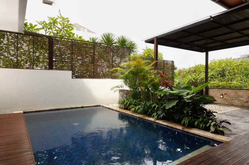 dijual villa jalan dharmawangsa