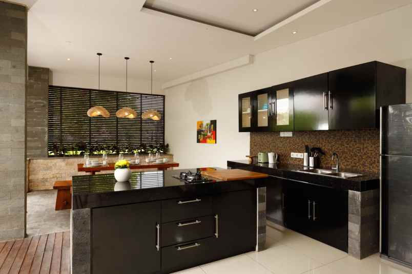 dijual villa jalan dharmawangsa