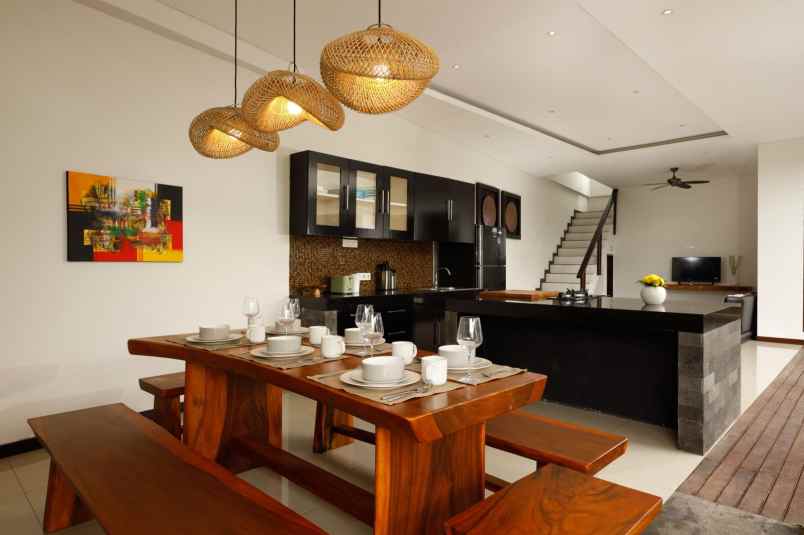 dijual villa jalan dharmawangsa