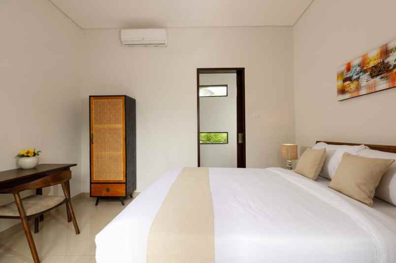 dijual villa jalan dharmawangsa