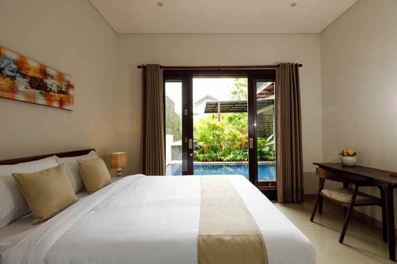 dijual villa jalan dharmawangsa