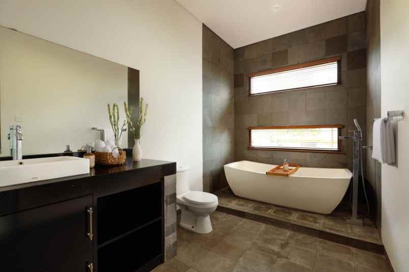 dijual villa jalan dharmawangsa