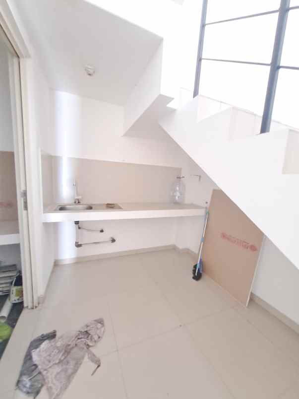 disewakan ruko gudang kantor suvarna sutera cikupa