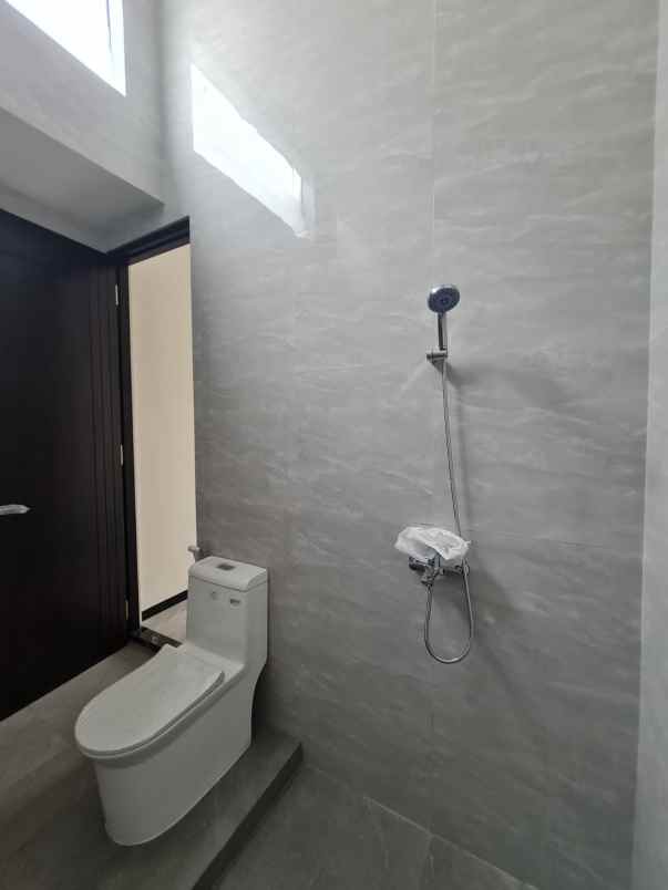 disewakan rumah darmo permai timur