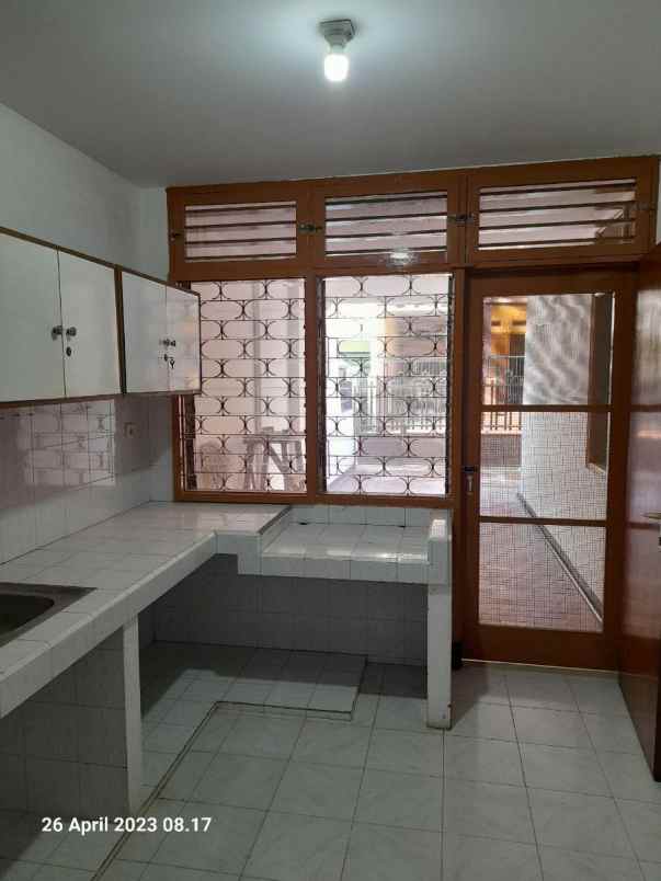 disewakan rumah jalan cmpaka putih barat