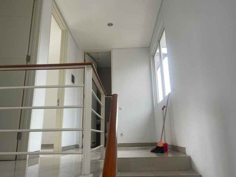 disewakan rumah jalan greenlake citraland