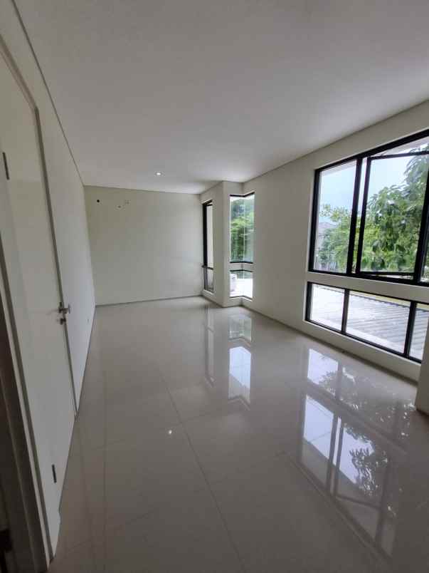 disewakan rumah jalan north west lake