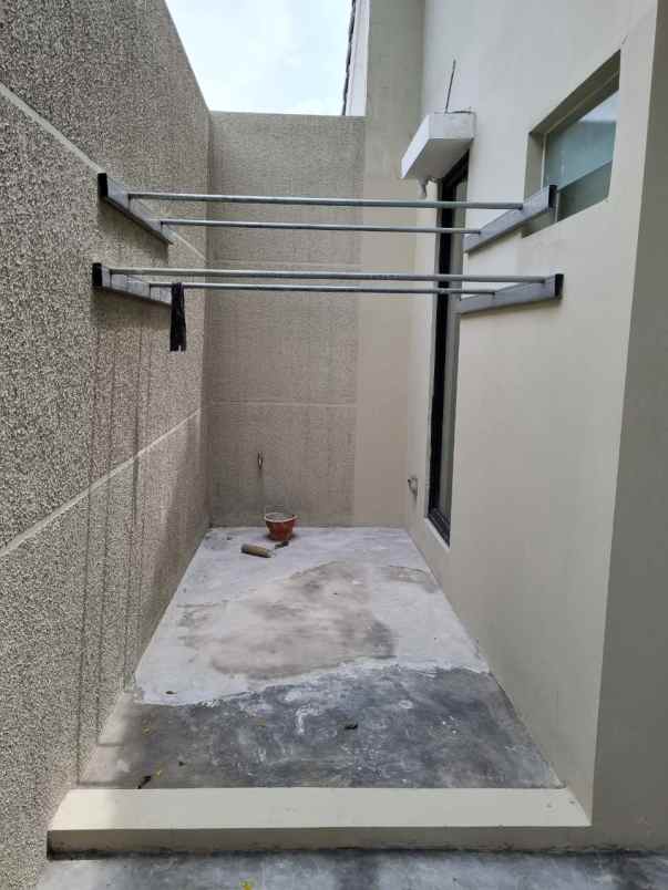 disewakan rumah jalan north west lake