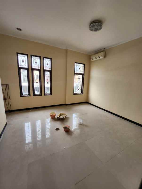 disewakan rumah jalan royal residence