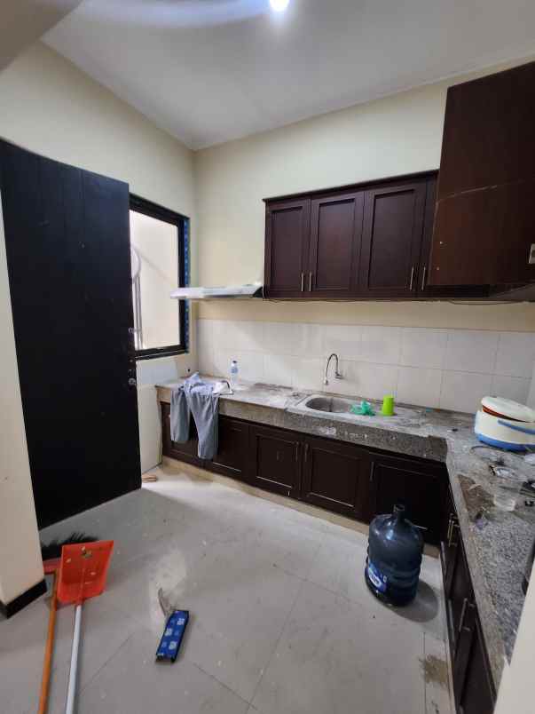 disewakan rumah jalan royal residence