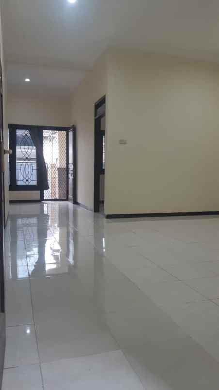 disewakan rumah jl semangka