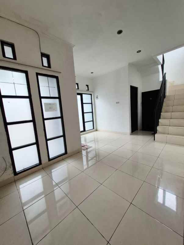 disewakan rumah komplek sariwangi