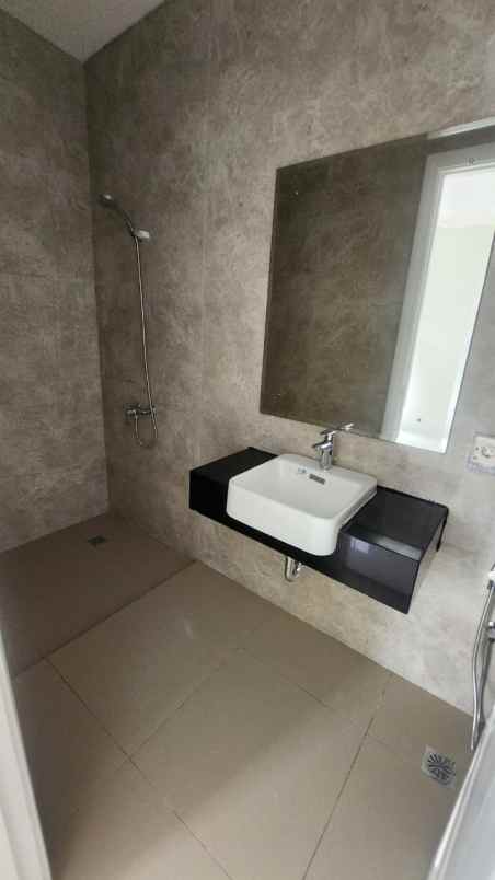 disewakan rumah summarecon crown gading