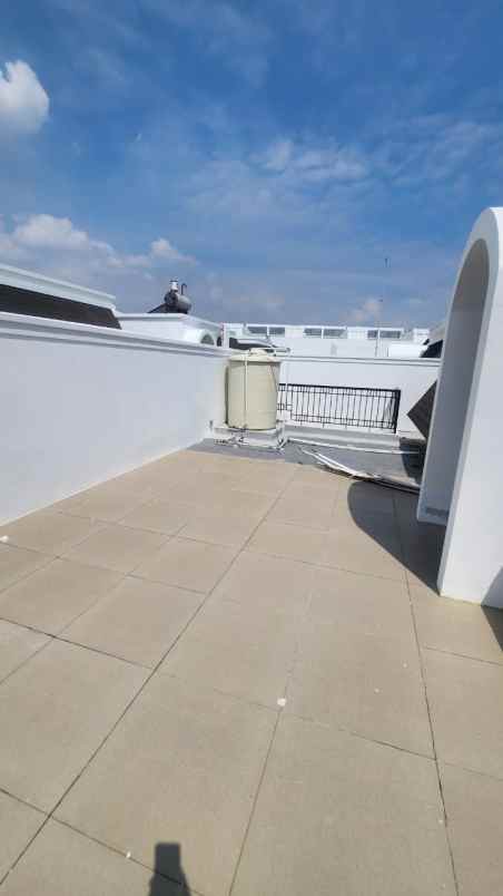 disewakan rumah summarecon crown gading