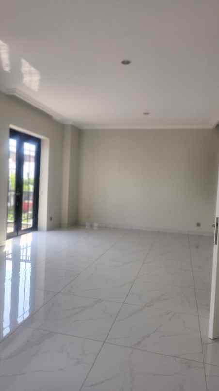 disewakan rumah summarecon crown gading