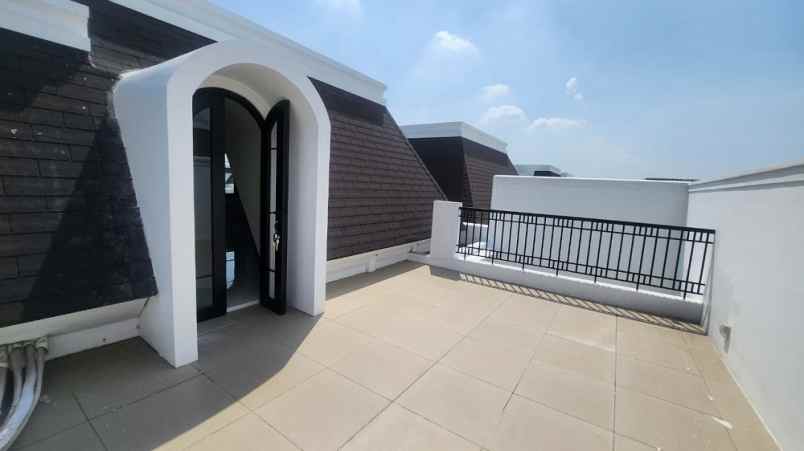 disewakan rumah summarecon crown gading