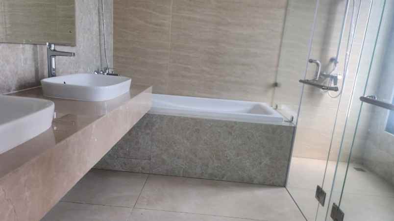 disewakan rumah summarecon crown gading