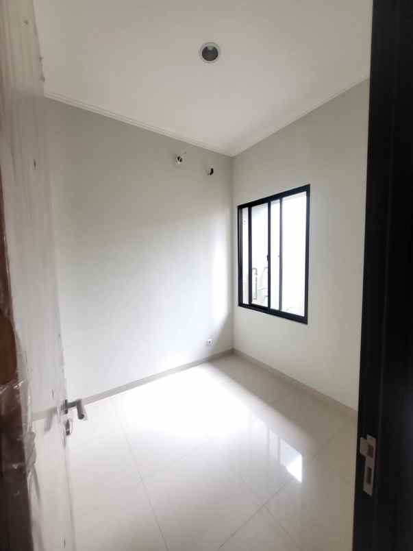 disewakan rumah suvarna sutera pasar kemis
