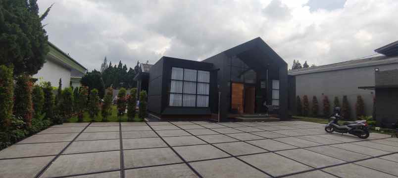 disewakan villa jalan cisarua km 81 taman