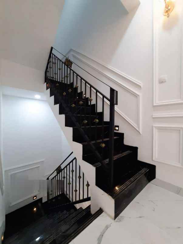 jual rugi rumah cluster mewah di tanah baru beji depok