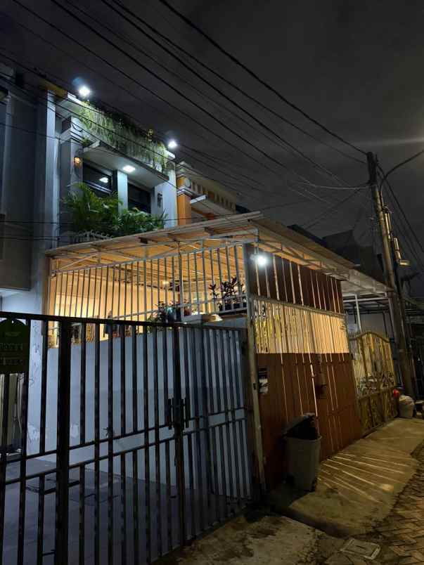 jual rumah komplek cantik di taman palem lestari