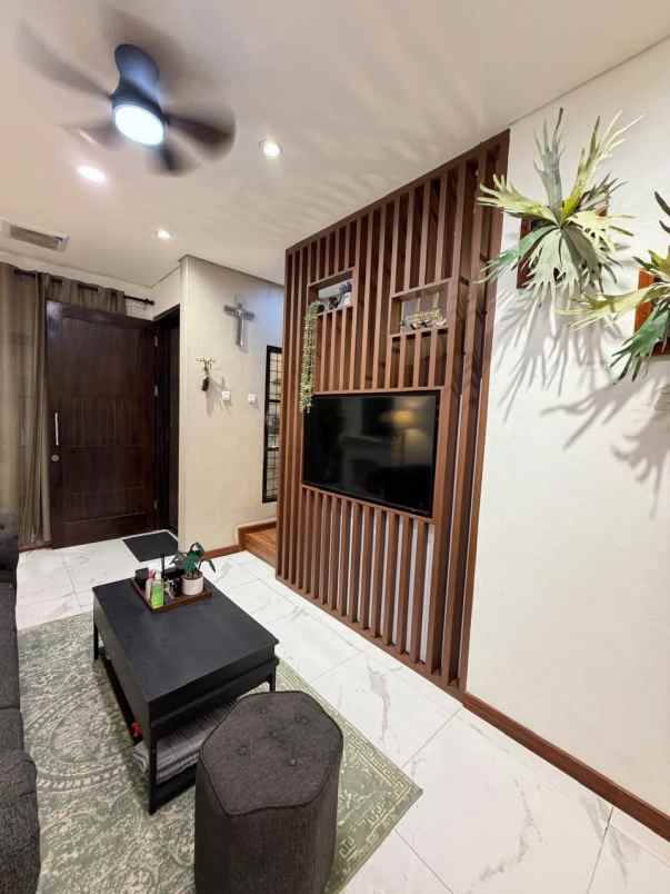 jual rumah komplek cantik di taman palem lestari