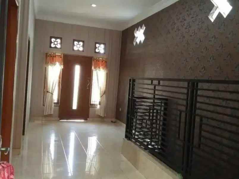 keren rumah 2 lantai siap huni di bintara loka