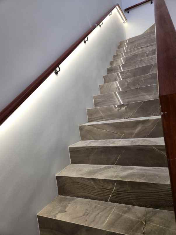 lokasi rungkut mapan rumah modern minimalis siap huni