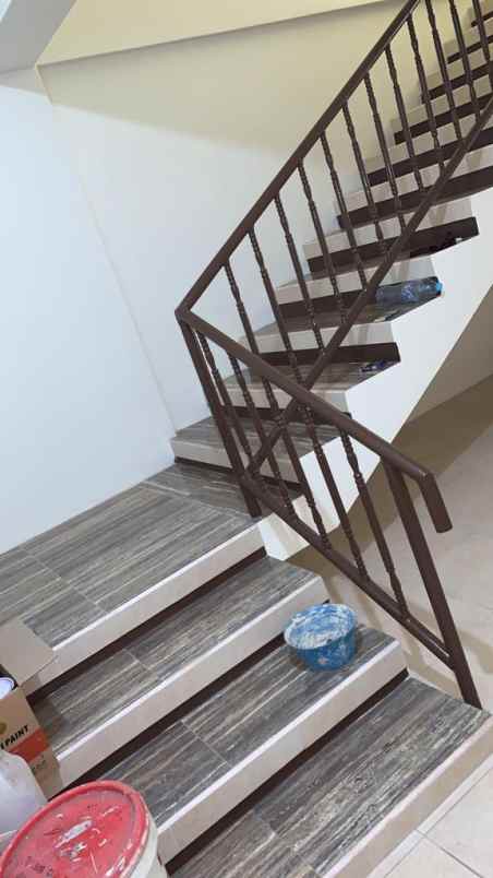 ruko pucang anom 5 x 17 full renov 3 lantai