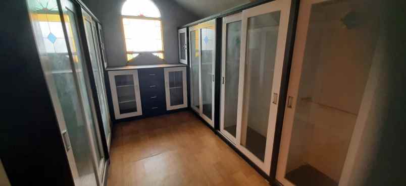 rumah 1 5 lantai dalam komplek sektor 5 bintaro jaya