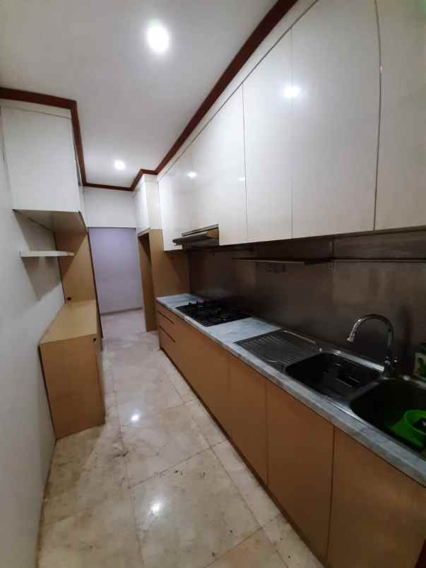rumah 1 5 lantai dalam komplek sektor 5 bintaro jaya
