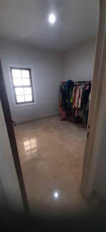 rumah 1 5 lantai dalam komplek sektor 5 bintaro jaya