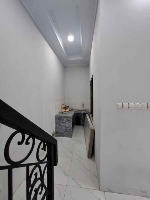 rumah 2 kt 2 km hanya 5 menit ke ui depok