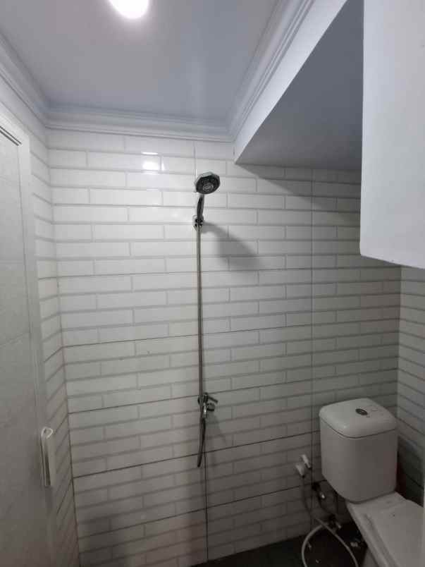 rumah 2 kt 2 km hanya 5 menit ke ui depok