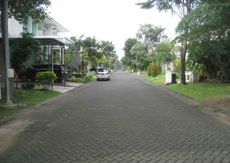 rumah 2 lantai bagus hgb di pakuwon indah surabaya
