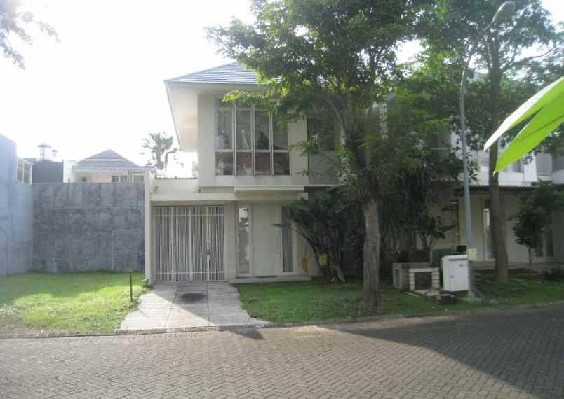 rumah 2 lantai bagus hgb di pakuwon indah surabaya